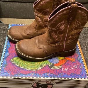 Womens Justin Boots  Size 9 B  Worn one time  Real Leather Soles Black Rubber